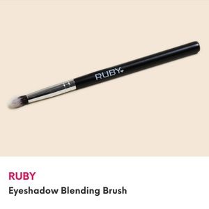Ruby - Eyeshadow Blending Brush